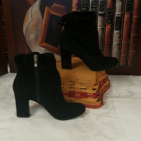 Enzo Angiolini Black Suede Ankle Boots Size 5 - Picture 3 of 7